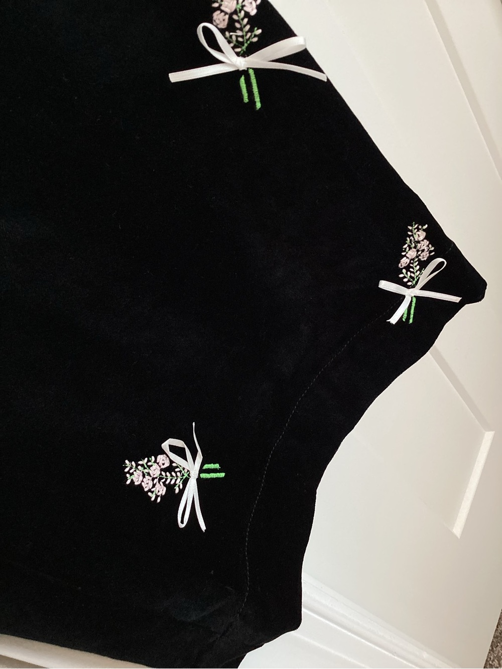 Anthropologie Colette Pants Maeve Cropped Wide
Leg Velvet Embroidered New Black - Picture 9 of 15